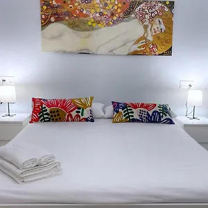 https://urban-flat-reformado-con-escritorio-trabajo-y-wifi.bilbaohotelsspain.com